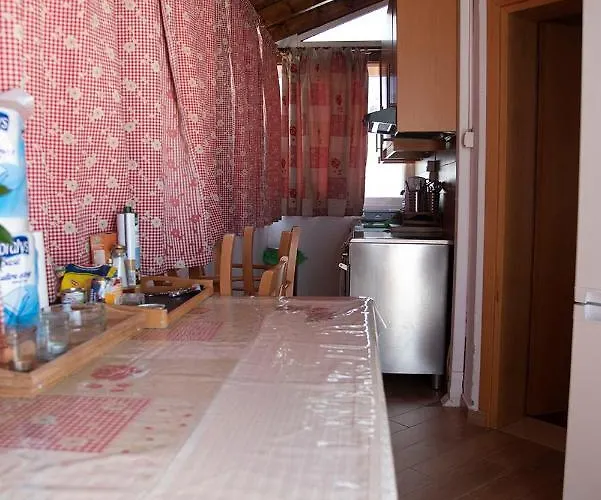 Stavros Amazing In The Centre Of コス・タウン