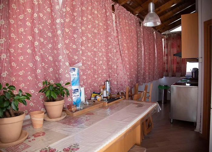 Stavros Amazing In The Centre Of コス・タウン